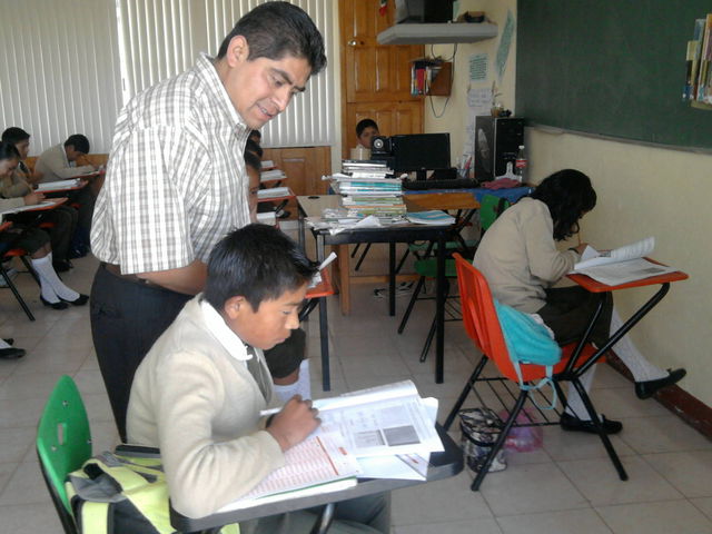 PROFR. BENITO NAUCATL, DE LA CORDE 04 LIBRES APLICADOR DE LA PRUEBA ENLACE 2010.