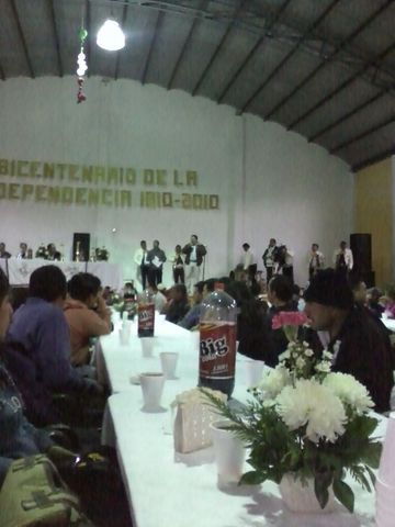 Comida ofrecida por el Sr. Presidentente municipal de Quimixtlán, Pue. c. Julio Gutiérrez a los mestros participantes en los eventos deportivos magisteriales de la región de Libres, Pue. en el auditorio de Tlanepantla.