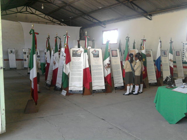 EXPOSICION HISTORICA DE LA BANDERA AUDITORIO DE CHICHIQUILA, PUE.