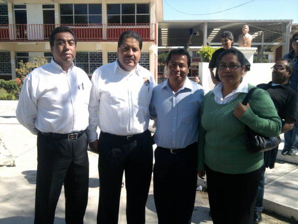 MTRO. HUGO DE ROMAN CESAR.- DIRECTOR DE EDUCACION TELESECUNDARIA, PROFR. ENRIQUE CLEMENTE VEGA ORTIZ, MARCIANO FERMIN FERMIN Y ABEL CARREÑO ALARCON, PROFRA. ELOINA HERNANDEZ GOMEZ.- COORDINADORA DE PREESCOLAR Y PNL ZONA 202 CHICHIQUILA, PUE. EDUC. INDIGE