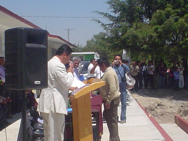 JOSE MARIA VAZQUEZ GARCIA MUESTRA SU RECONOCIMIENTO DEL 1º LUGAR DE ORTOGRAFIA NIVEL SECTOR EN MAZAPILTEPEC, PUE.