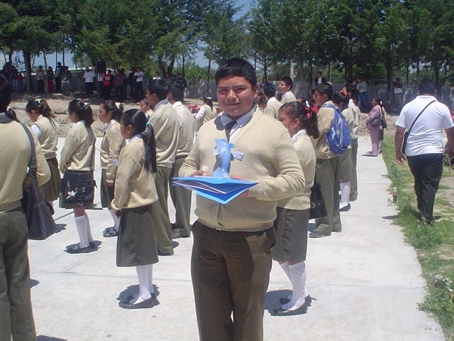 JOSE MARIA VAZQUEZ GARCIA MUESTRA SU RECONOCIMIENTO DEL 1º LUGAR DE ORTOGRAFIA NIVEL SECTOR EN MAZAPILTEPEC, PUE.