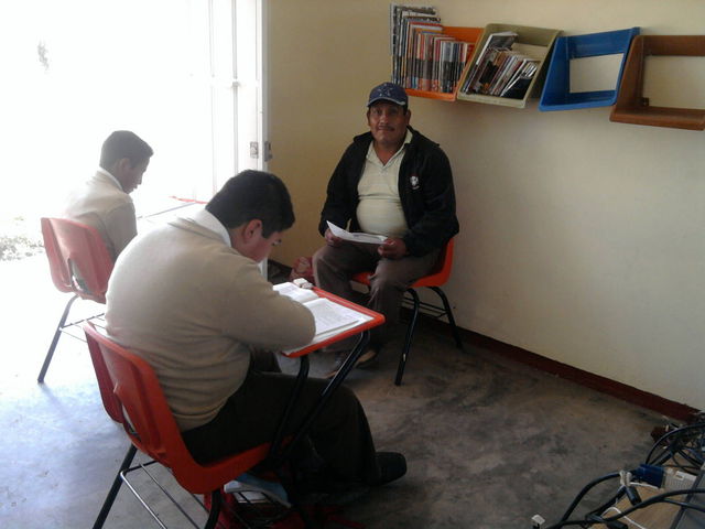 ALUMNO, JOSE MARIA VAZQUEZ HERNANDEZ DE3 2º GRADO Y C. MAURO HERNANDEZ JIMENEZ, PTE. DE APF DURANTE LA APALICACION DE ENLACE 2010.