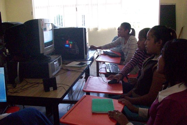 ALUMNOS QUE ASISTIERON AL CURSO DE COMPUTACION DEL VERANO 2009.