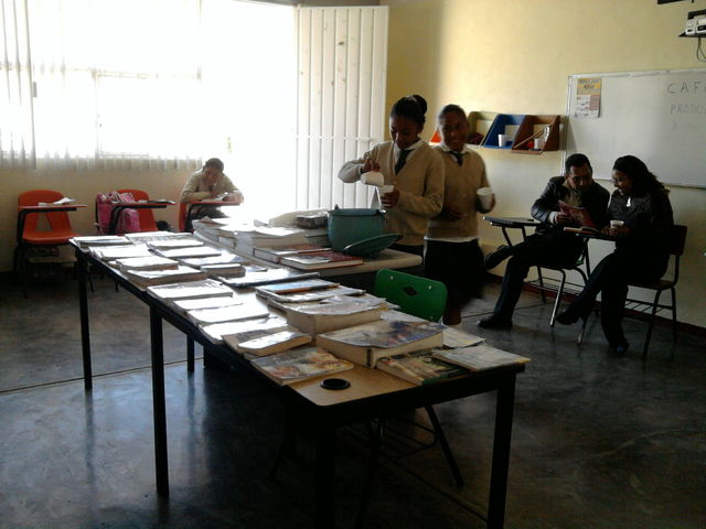 VARIEDAD DE TITULOS EN EL CAFE LITERARIO