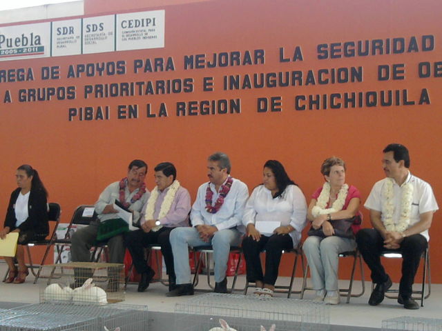 ENTREGA DE ESTIMULOS A LA CALIDAD DOCENTE POR LIC. MARIO MARIN TORRES, GOBERNADOR DEL ESTADO DE PUEBLA, EN EL AUDITORIO DE CHICHIQUILA