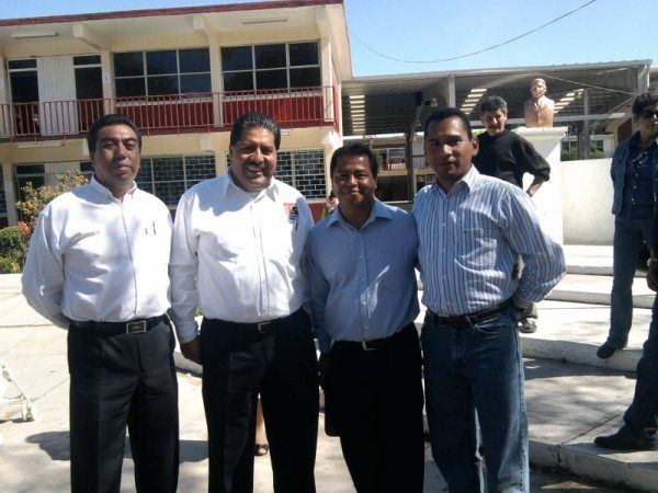 MTRO. HUGO DE ROMAN CESAR.- DIRECTOR DE EDUCACION TELESECUNDARIA, PROFR. ENRIQUE CLEMENTE VEGA ORTIZ, MARCIANO FERMIN FERMIN Y ABEL CARREÑO ALARCON.
